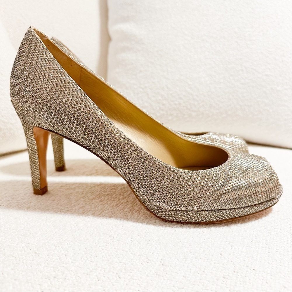 New Stuart Weitzman Gold Glitter Shimmer Metallic Open Toe Heeled Pumps Sz 8